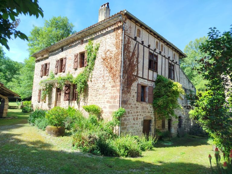 Le-moulin-de-maraval-cordes-sur-ciel-facade-1 Gite de caractère dans un ancien moulin. Authenticité préservée. Quiétude des lieux. confort et grande capacité d'accueil